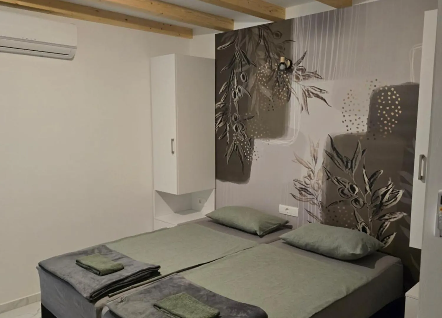 Apartment Rose Cres 4